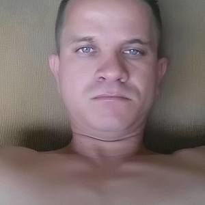 Meet your Posher, Melvin obdulio